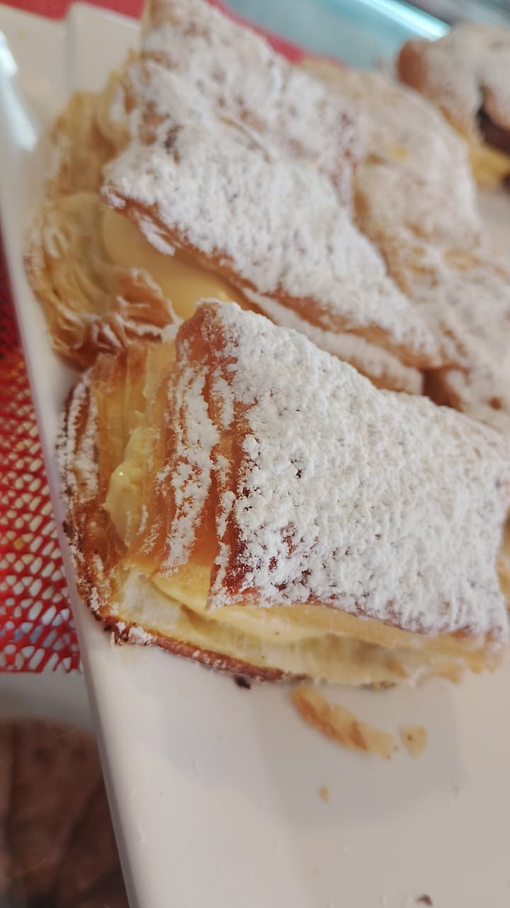 Mil Folhas com Creme de Maracujá (KG)