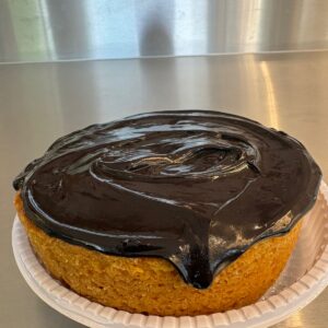 Bolo de Cenoura com Calda de Chocolate (UN)